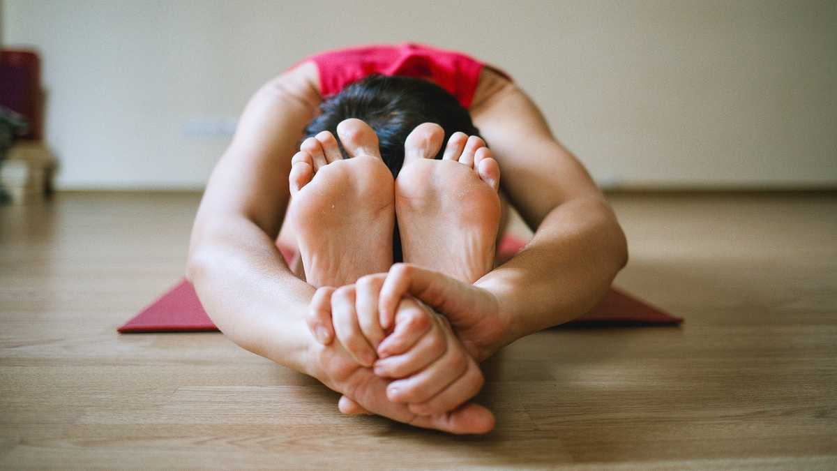 Aula de yoga online compensa