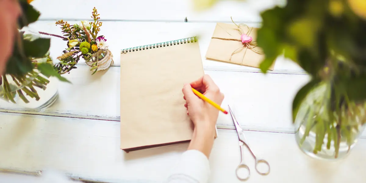 Como Escrever uma Mensagem de Aniversário Significativa para uma Amiga Querida