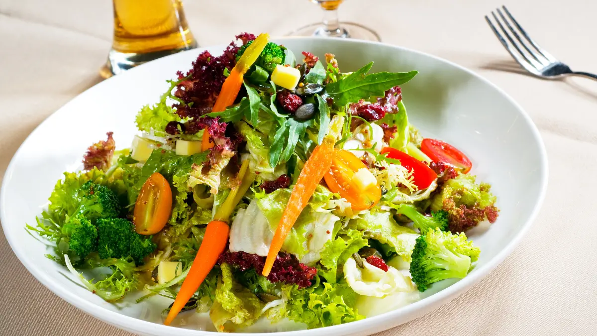 Como preparar uma salada rica em vitaminas